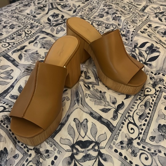 Universal Thread shoes size 7.5 - Picture 3 of 4